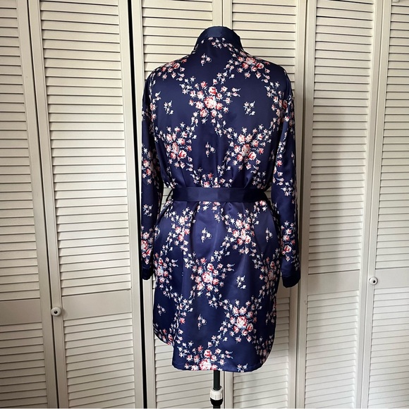 Morgan Lane Allie Robe Navy Floral Print Size: L/XL - Picture 6 of 8